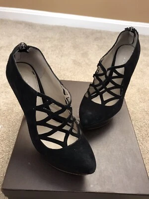 SAPATOS SOCIAIS FEMININOS ELIE TAHARI TAMANHO 6 (36M) - Imagem 1 de 4