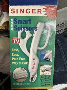 Singer Smart Scissors Cordless - New In Box - Bonus Set of Blades - Picture 1 of 2