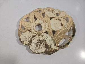 Metall Untersetzer Hot Pad, Gold und Weiß Emaille Blumen, Vintage WM A ROGERS LTD - Bild 1 von 4