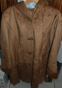 Abrigo de piel sintética de gamuza sintética grande Coldwater Creek bronceado Whipstitch con capucha de gamuza sintética - Imagen 1 de 8