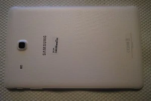 REAR HOUSING BACK COVER IN WHITE FOR 9.6" SAMSUNG GALAXY TAB E SM-T560 TABLET - Picture 1 of 8