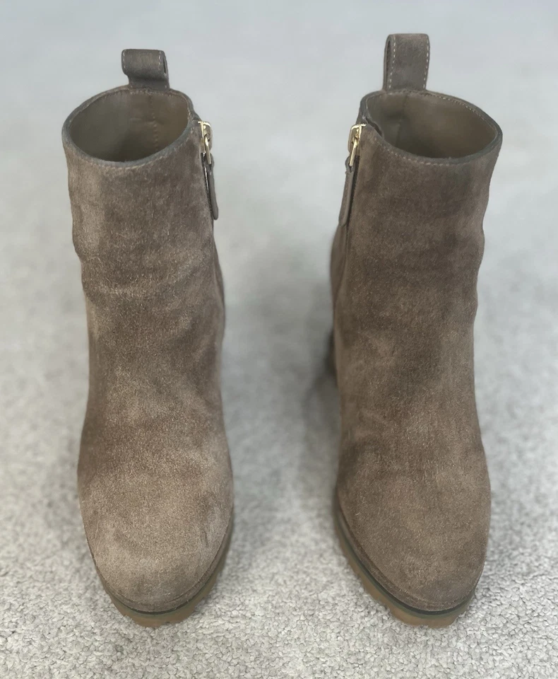 Botín Tory Burch con suela de cuña con suela River Rock talla 6, logotipo, precio de venta sugerido por el fabricante 428 USD Foto 1 de 4