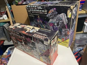 TRANSFORMERS G1: Metroplex & Trypticon con istruzioni e scatola! - Foto 1 di 9
