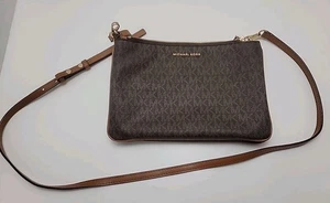 Bolso Bandolera Michael Kors Doble Cremallera Usado Signos de Desgaste En Correa Gancho - Imagen 1 de 8