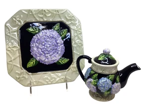 Tetera pequeña MWW Market negra con hortensias azules y lavanda plato de tetera floral - Imagen 1 de 12