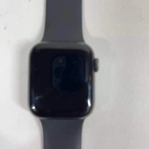 GPS Only Apple Watch SE 2nd Gen 40MM Black Aluminum Black Sport Band MYDP2LL/A - Zdjęcie 1 z 6