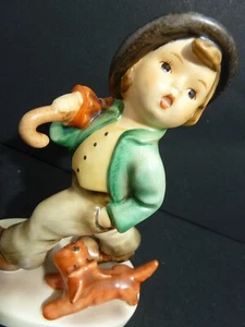 GOEBEL W.GERMANY PORZELLAN 5 1/4" STROLLING ALONG #5 TMK 6 FIGUREN 279 - Bild 1 von 6