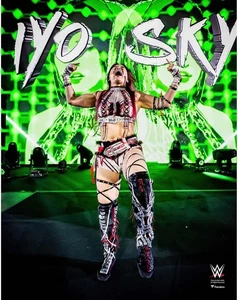 Iyo Sky WWE unsigniertes Doppel Fingerpunkt Eingang Foto - Bild 1 von 1