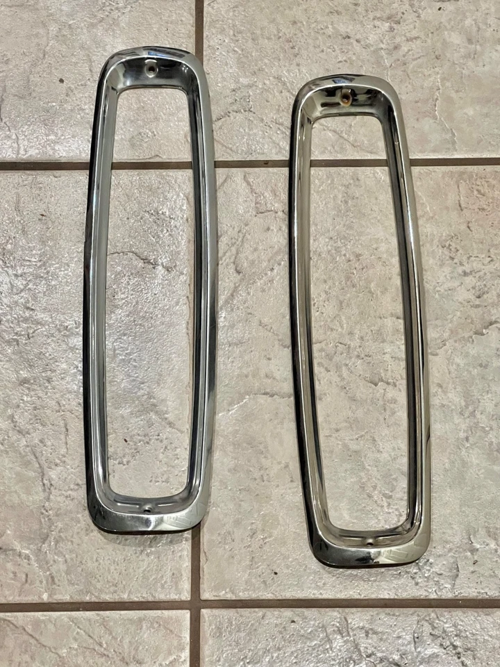 1980-1989 CADILLAC DEVILLE BROUGHAM FLEETWOOD RWD TAIL LIGHT CHROME BEZEL SET - Image 1 of 1