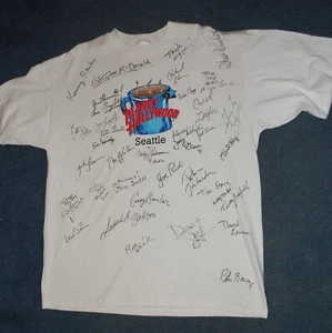 T-shirt "Planet Hollywood Seattle" - anni '90 - 35 celeb firmata - Samuel L Jackson - Foto 1 di 7
