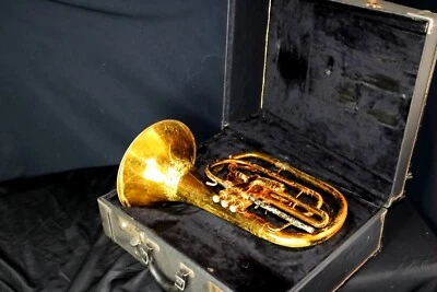 Cuerno francés de marcha Conn 134E - usado, acabado usado, estuche rígido incluido Foto 1 de 4