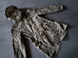H&M Mädchen Parka 134 Frühling Herbst Jacke Mantel grün oliv Glitzer Herz - Bild 1 von 8