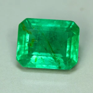 2.86 Cts_Extreme Top Lustrous_100 % Natural AAA+ Vivid Green Emerald_Zambia - Picture 1 of 6