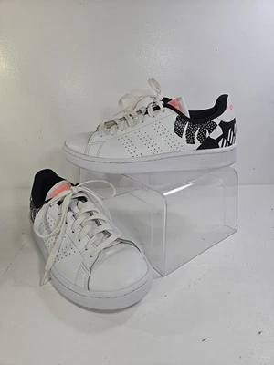 Tenis Adidas Advantage blanco y negro gráfico para mujer 8 Foto 1 de 4