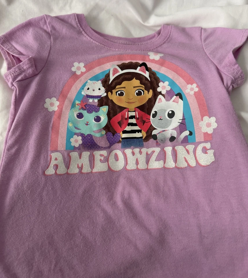 Camiseta de manga corta púrpura Jumping Beans® Gabby's Dollhouse “Ameowzing” talla 2T Foto 1 de 4