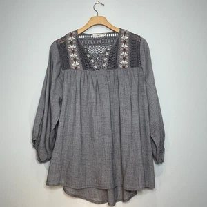 ANTHROPOLOGIE HAZEL Women's Gray Boho Blouse Embroidery Lace at Neck Size Small - Picture 1 of 10