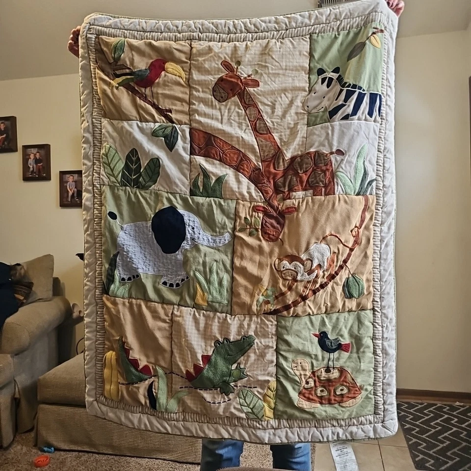 Детское стеганое одеяло/одеяло Kids Line квадраты с животными 35 x 43 дюйма   - Изображение 1 из 4