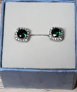 Impresionantes aretes estilo halo circonita cúbica transparente y esmeralda de laboratorio en plata de ley - Imagen 1 de 10