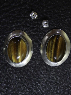 Женские подержанные серьги-гвоздики из чистого серебра с тигровым глазом с маркировкой без подписи - Изображение 1 из 2
