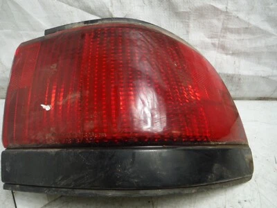 Conjunto de lámpara de luz trasera izquierda para conductor Mercury Tracer 1991 OEM 1991-1993 Foto 1 de 4