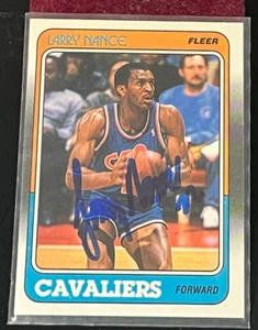Larry Nance #22 Autogramm 1988-89 Fleer Basketball Karte Cleveland Cavalier - Bild 1 von 1