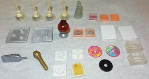Lote de accesorios para muñecas BRATZ - CD, estampillas, lámpara. Micrófono, bandejas de comida! - Imagen 1 de 5