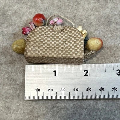 Bolso de mano vintage 1960-1964 Barbie #969 Suburban Shopper cesta de frutas de paja Foto 1 de 4