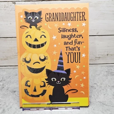 Tarjeta de felicitación de Halloween para nieta feliz gato negro calabazas sello Foto 1 de 4