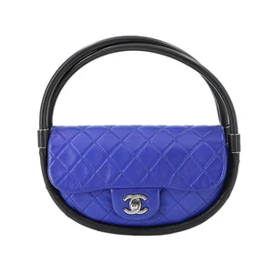 CHANEL Matelasse Hula Hoop Handtasche Leder blau schwarz Handtasche 90290254 - Bild 1 von 11