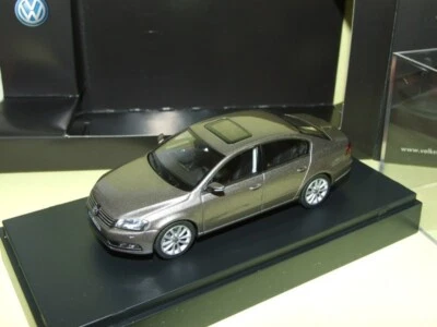 VW PASSAT B7 Marron SCHUCO 1:43 - Photo 1/2