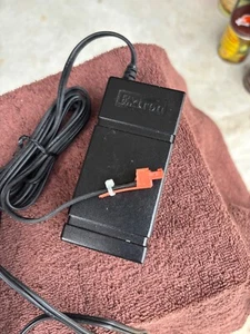 2x Extron Model 28-071-57LF Power Supply 12V DC 1.0A, 100-240V 50-60 Hz 0.3A - Picture 1 of 3