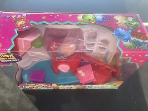 Shopkins  Sweet Spot Food Fair Playset Gumball Machine Shopkins Exclusive Used - Picture 1 of 7