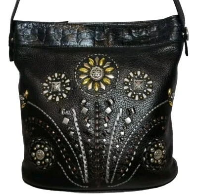 BOLSO DE HOMBRO BRIGHTON HARRAH GIRASOL BASTANTE RESISTENTE FLORAL CON TACHUELAS EN RELIEVE NEGRO Foto 1 de 4