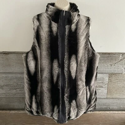 KC Collections reversible faux fur and quilted vest size XL - Image 1 of 4
