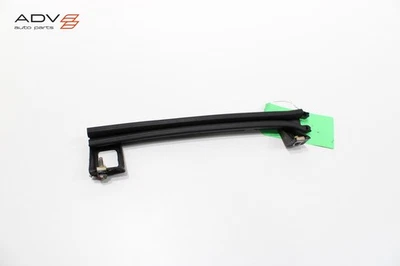 Chevrolet Tahoe 2015-20 puerta trasera derecha ventana cristal guía trasera canal OEM Foto 1 de 4