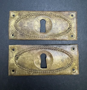 Pair of VTG Lightweight Brass Skeleton Key Hole Drawer Back Plate Escutcheons - Picture 1 of 4