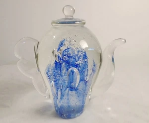 Coffee Pot Paperweight Clear Art Glass Blue Bubbles Interior - Imagen 1 de 2