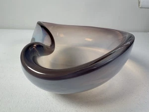 Murano Glas Schale oder Aschenbecher mit einem Amethyst Ton und einem Mid Century Modern - Bild 1 von 7