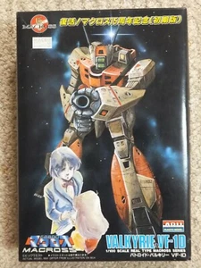 MACROSS 1:100 scale VF-1D VALKYRIE ARII Plastic Model Kit ROBOTECH - Picture 1 of 5