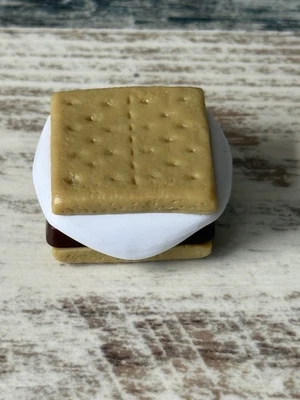 Boneca American Girl Just Like You Conjunto CAMPFIRE & Treats - ONE S’mores Play Food - Imagem 1 de 4