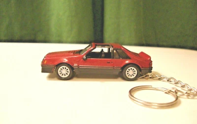 1982   FORD MUSTANG GT New Keychain MEDIUM RED Key ring Diecast  1981 82 83 84 — 第 1/3 张图片