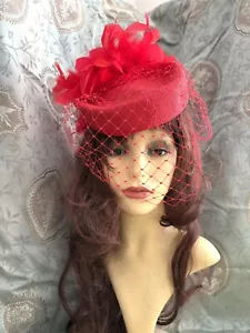 RED PILLBOX HAT VINTAGE Wedding Netting Veil Feathers Vintage - Picture 1 of 4