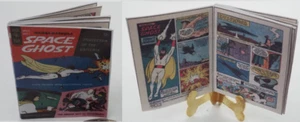 Mini "SPACE GHOST" Comic Puppen 1:6 Spielmaßstab Barbie Größe ÖFFNUNG bedruckte SEITEN - Bild 1 von 7