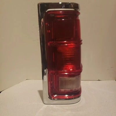 TAIL LIGHT RH * 1988-1993 Dodge D150 & 1981-1993 RAMCHARGER CHROME TRIM - Image 1 of 4