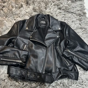 Zara Negro Viral Molly May PVC Chaqueta Talla 8 - Imagen 1 de 7