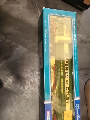 Corgi 1/50 Scale CC12416 - Volvo FH Globtrotter Curtainside - Jefferies - Image 1 of 3