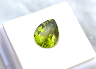 Peridoto corte pera de 5,91 quilates Foto 1 de 4