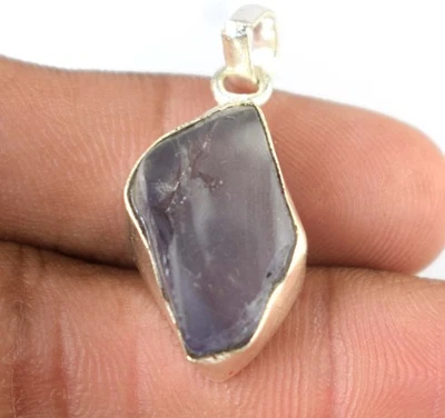 Ciondolo grezzo con pietra preziosa alessandrite che cambia colore naturale... - Immagine 1 di 4