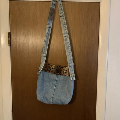 Bolsa jeans design leopardo - Imagem 1 de 4