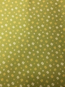 Floral Daisy On Green Bkgd. Paintbrush Studios Fandango Tossed Daisy 120-7982 - Picture 1 of 1